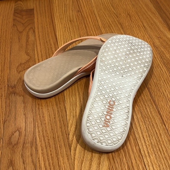 Vionic Tide Flip Flops - Picture 4 of 4
